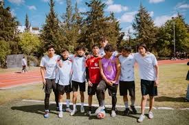 Marc Stein报道，火箭并没有完全排除冠军控卫范弗里特在本赛季复出的可能性。 范弗里特正在竭尽全力进行康复训练，至少为赛季末期的回归保留一线希望。