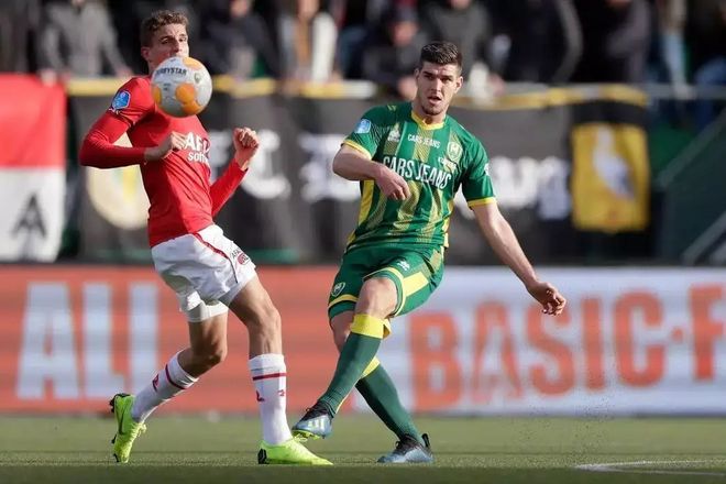 虽然他在国 虽然他在国